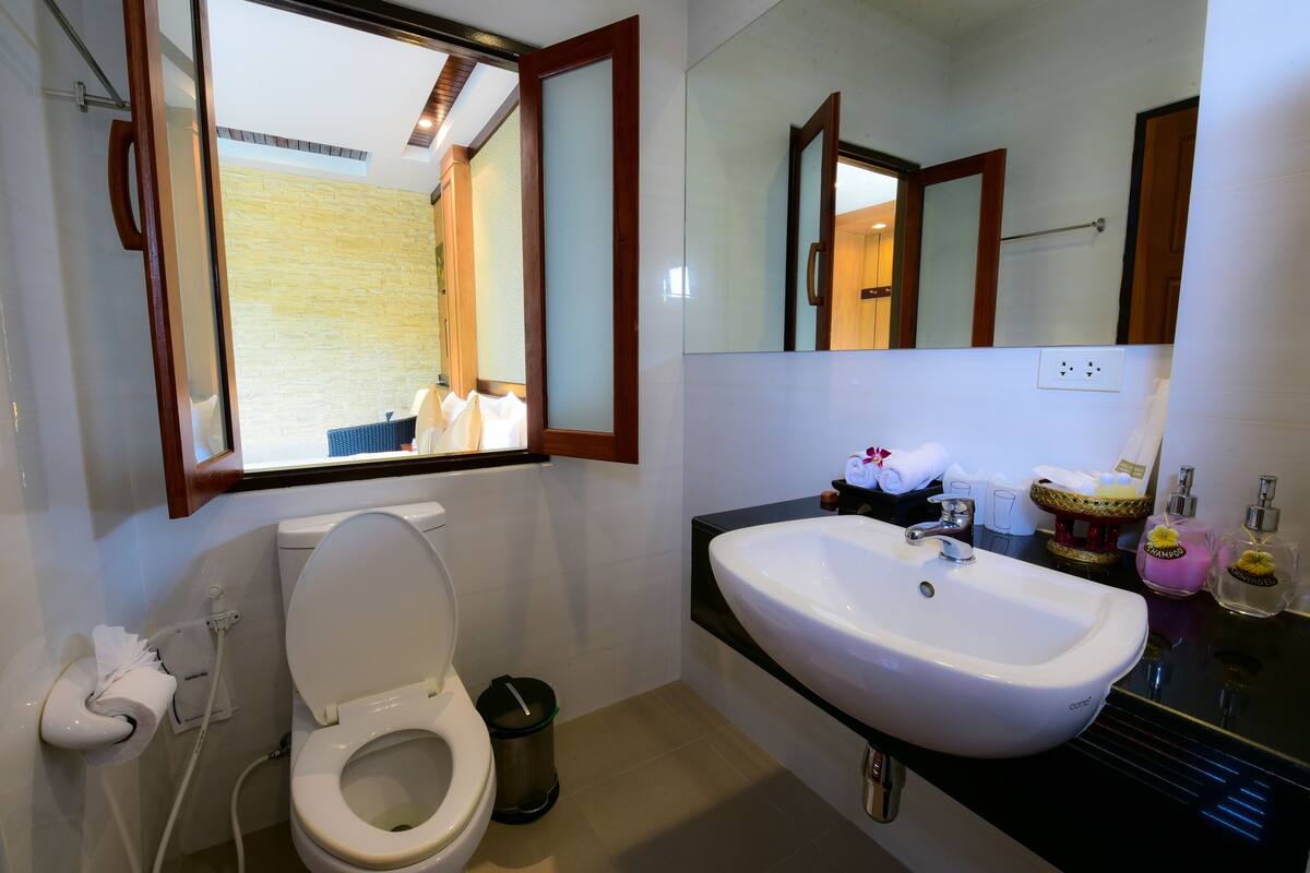 premium | bathroom | shower, free toiletries, hair dryer, towels
