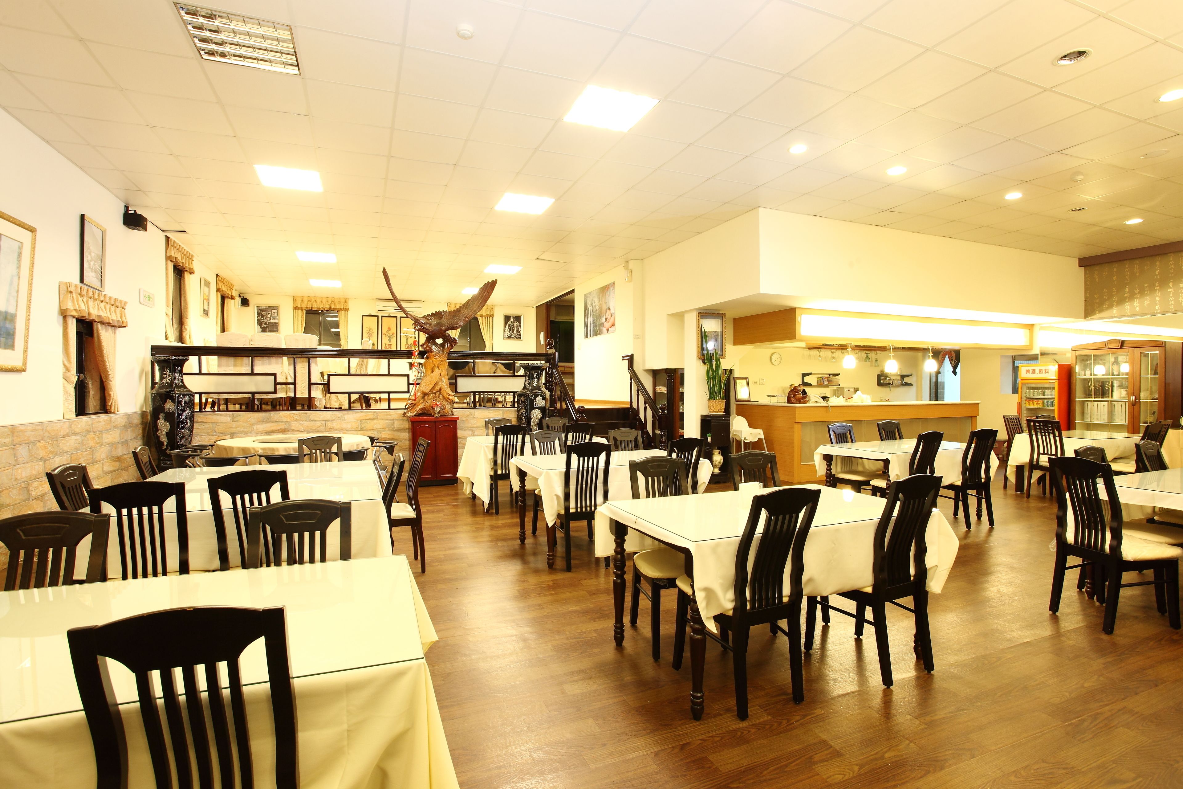 Daily local cuisine breakfast (TWD 300 per person)