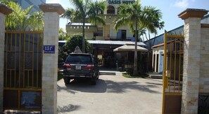 Property entrance - Oasis Hotel (Ben Tre)