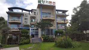 Front of property - Gyulhyanggi Pension (Seogwipo)