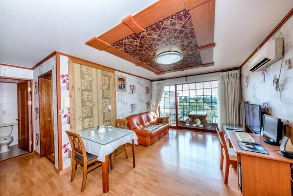 Family Room | Living room - Gyulhyanggi Pension (Seogwipo)