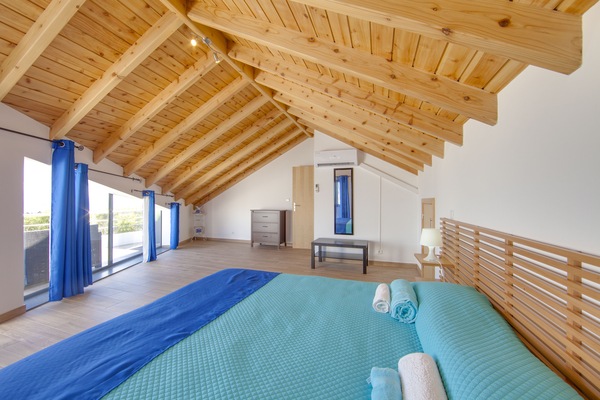 House (Água) | 2 bedrooms, iron/ironing board, free cribs/infant beds, free WiFi
