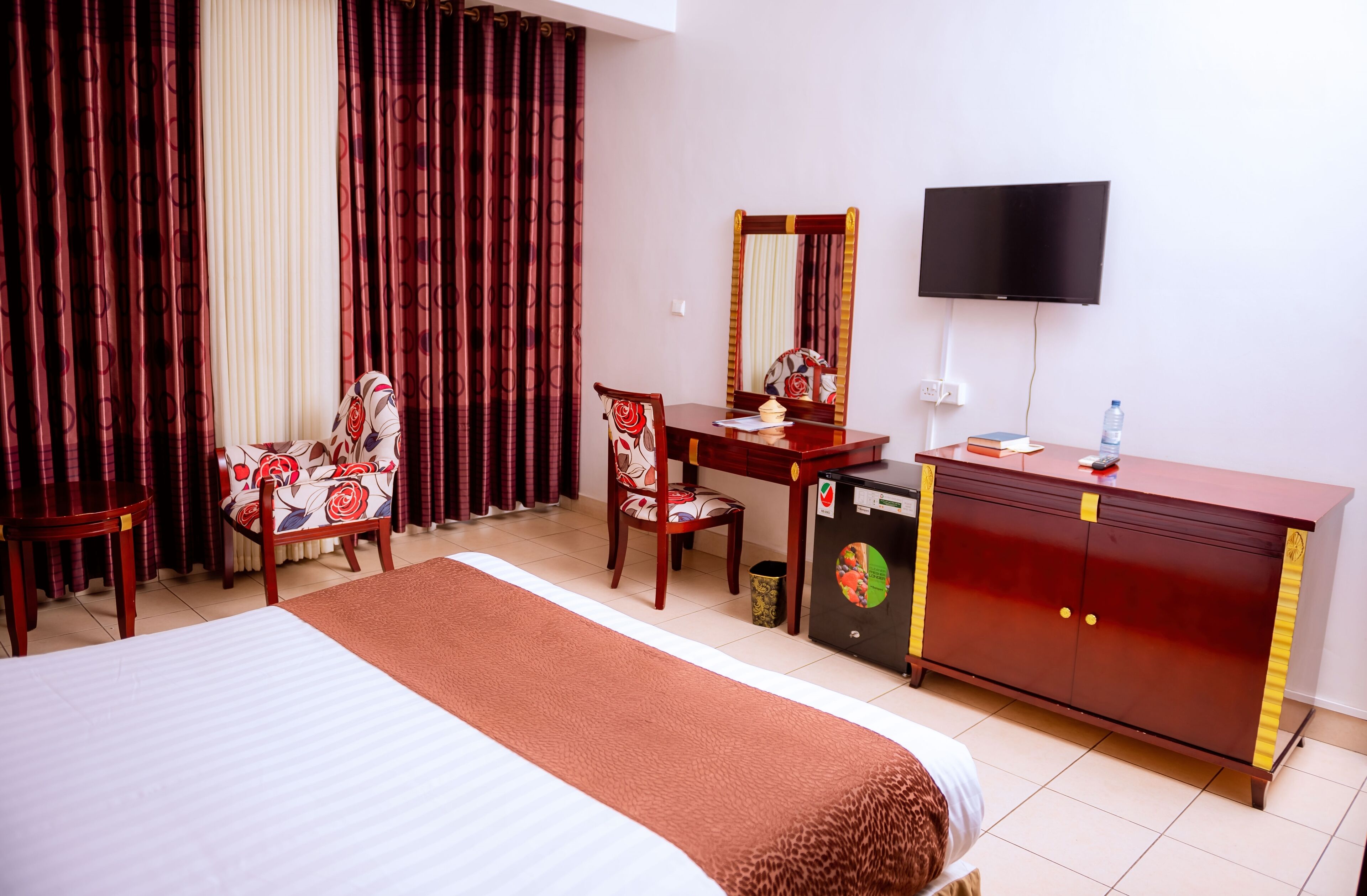 Desk, laptop workspace, WiFi (free), bed sheets