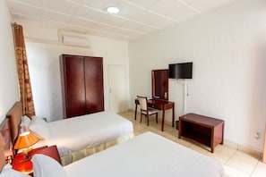 Desk, laptop workspace, free WiFi, bed sheets - Quiet Haven Hotel (Kigali)