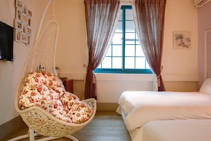 Elite Quadruple Room, 2 Double Beds | Desk, blackout drapes, rollaway beds, free WiFi - Rabbit house hotel (Kaohsiung)