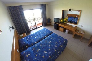 Cots/infant beds, rollaway beds, WiFi