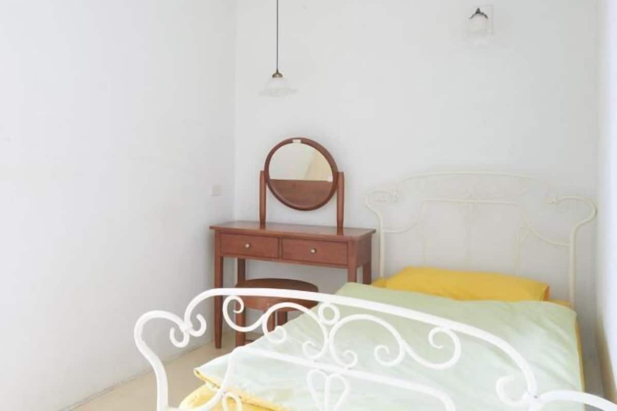 In-room safe, desk, free WiFi