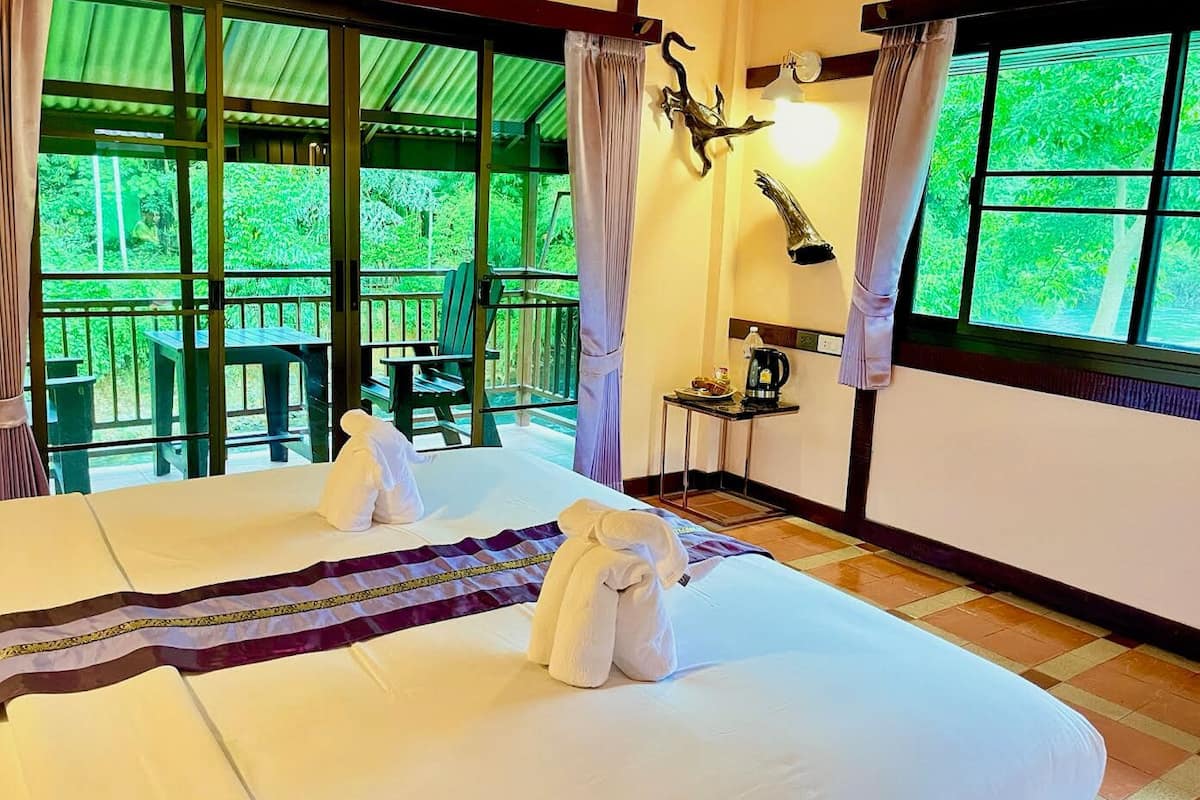 1 bedroom, desk, free wifi, bed sheets