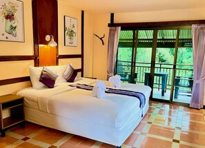 Desk, free WiFi, bed sheets - Khao Sok River Lodge Hotel (Phanom)