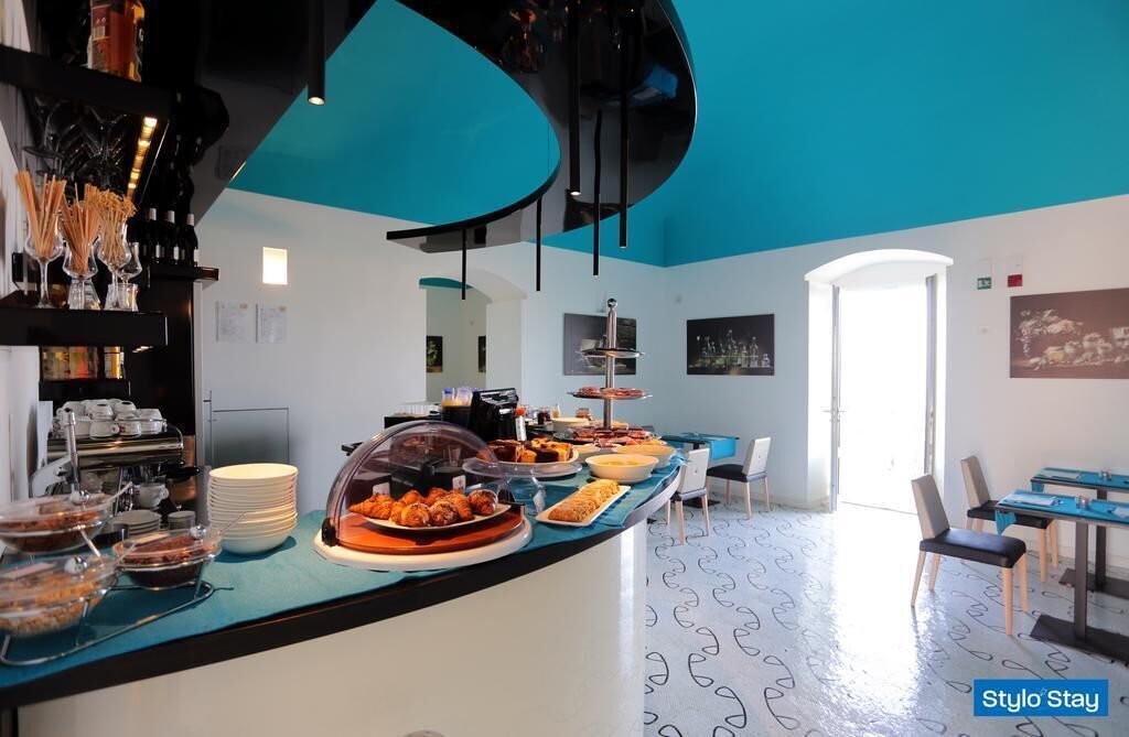 daily cooked-to-order breakfast (eur 10 per person)