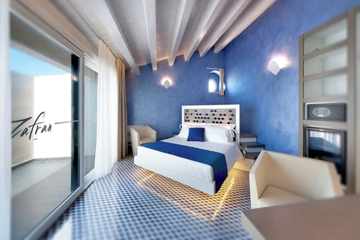 Deluxe Suite | 1 bedroom, pillowtop beds, minibar, in-room safe