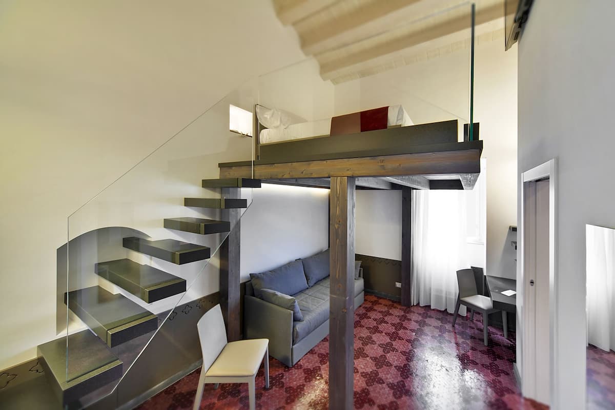 Pillowtop beds, minibar, in-room safe, desk