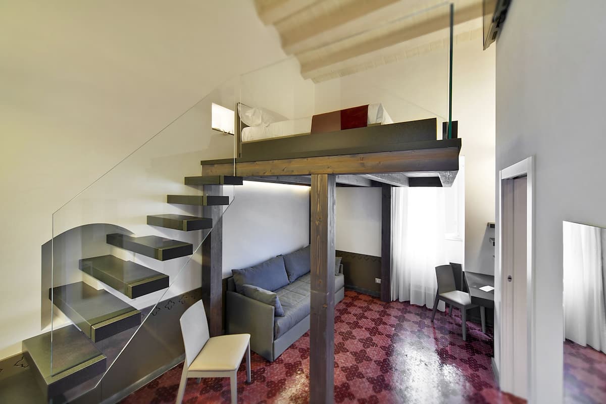 1 bedroom, pillow-top beds, minibar, in-room safe