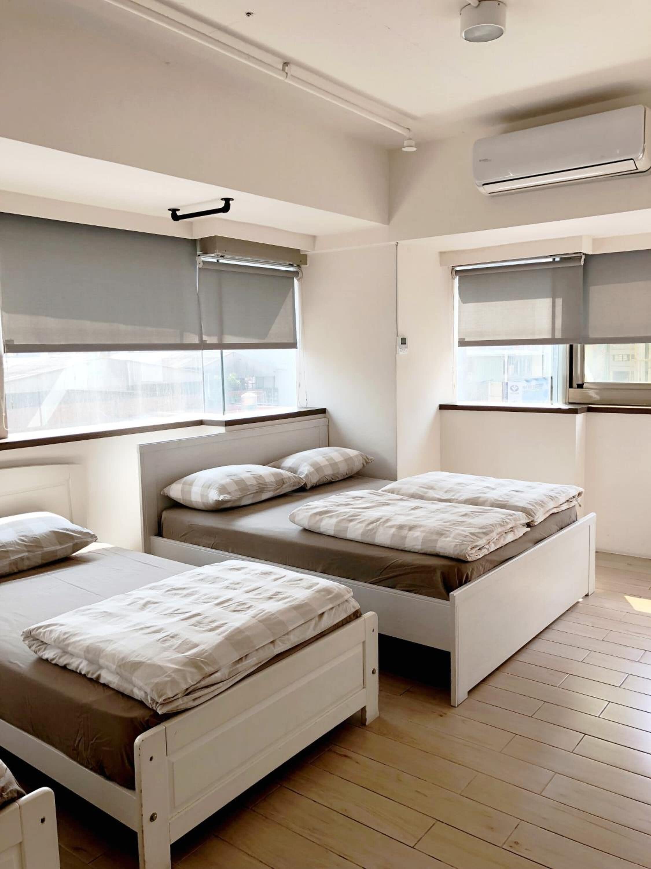 Hypo-allergenic bedding, in-room safe, blackout drapes, soundproofing