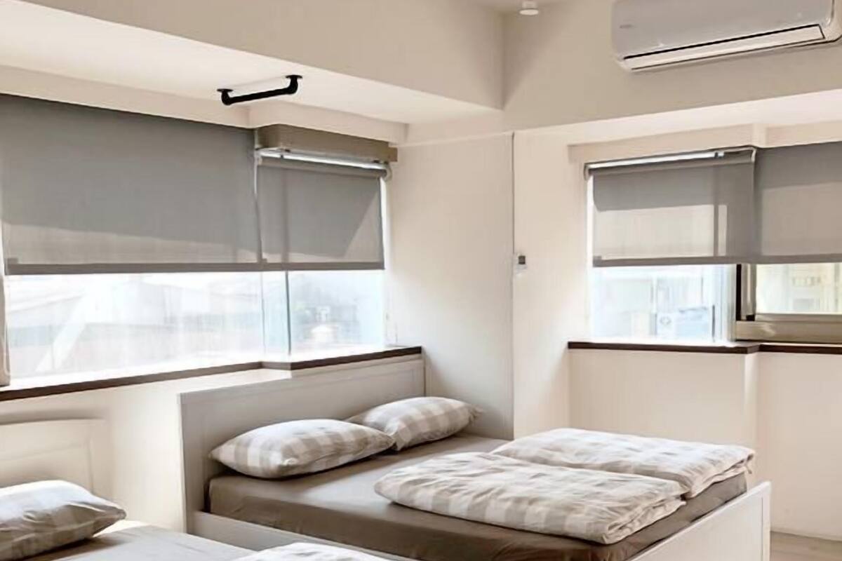 Hypo-allergenic bedding, in-room safe, blackout curtains, soundproofing