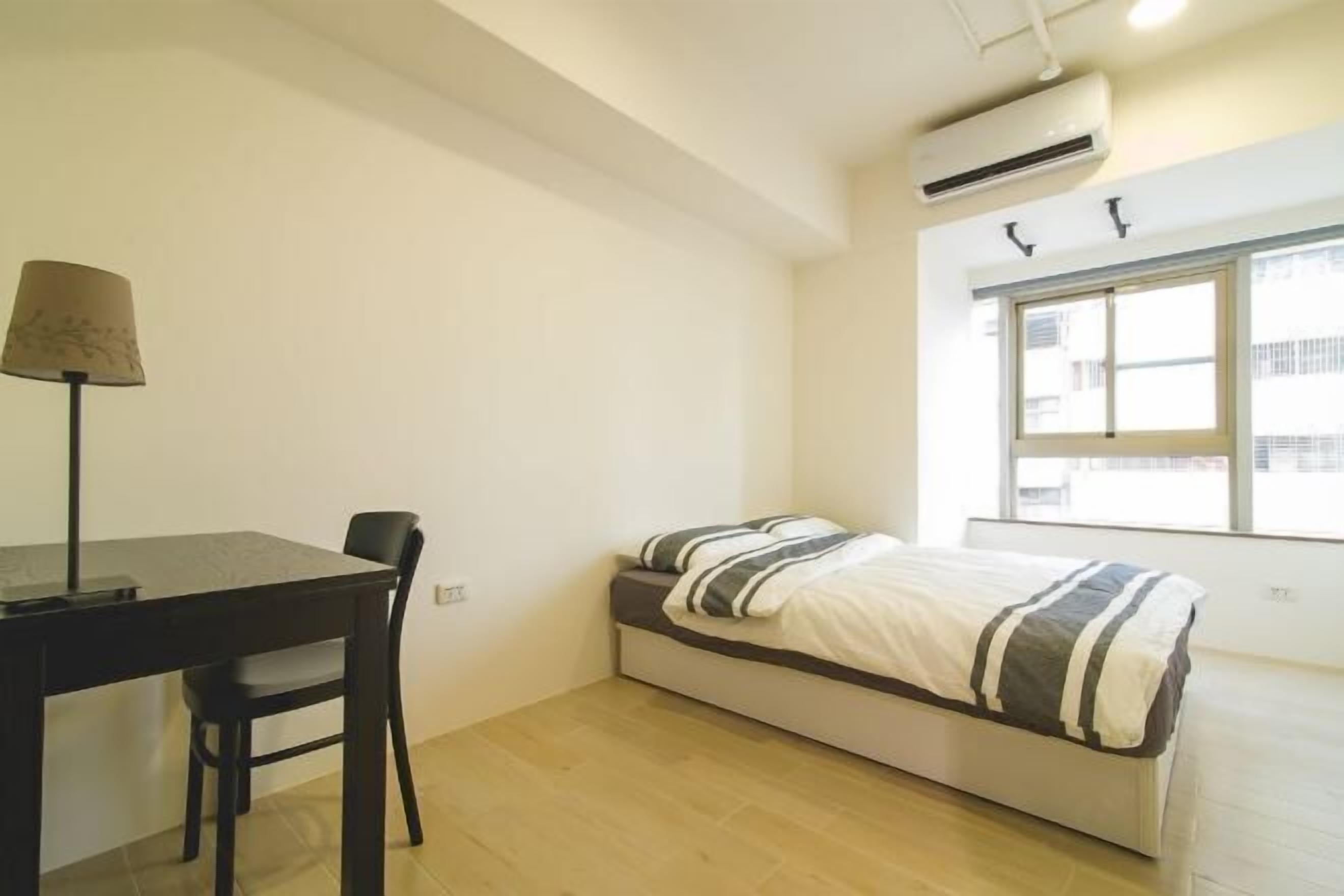 Hypo-allergenic bedding, in-room safe, blackout drapes, soundproofing