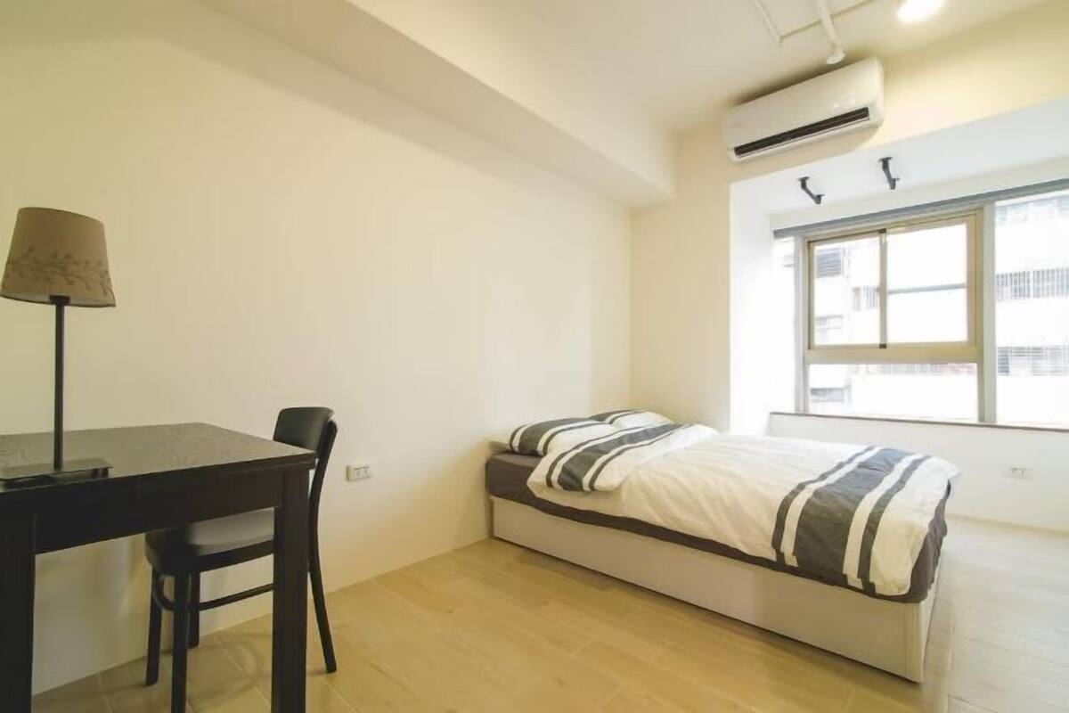 Hypo-allergenic bedding, in-room safe, blackout curtains, soundproofing