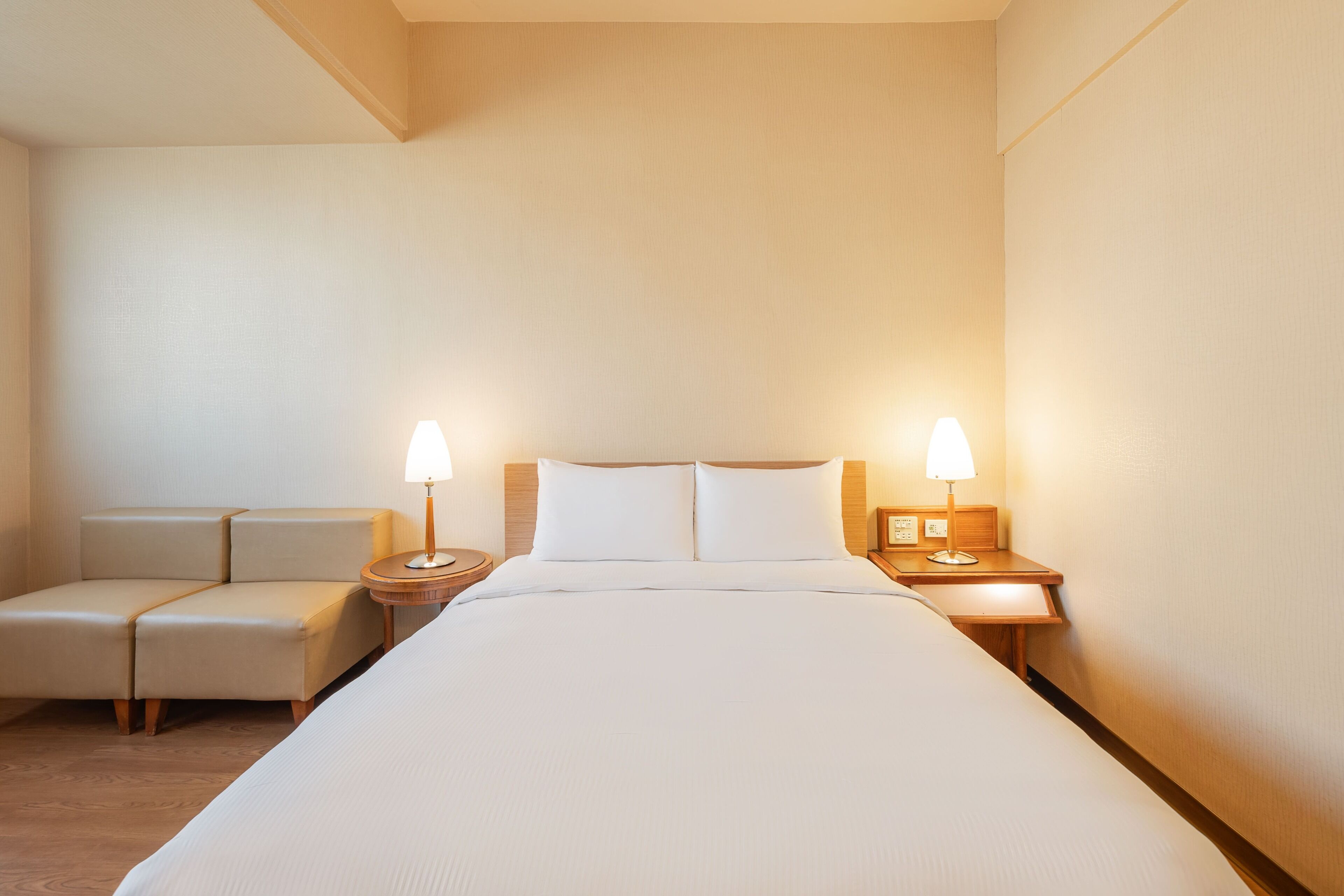 business double room | 1 bedroom, desk, blackout curtains, soundproofing