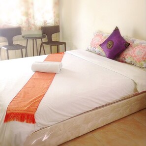 Desk, free WiFi, bed sheets