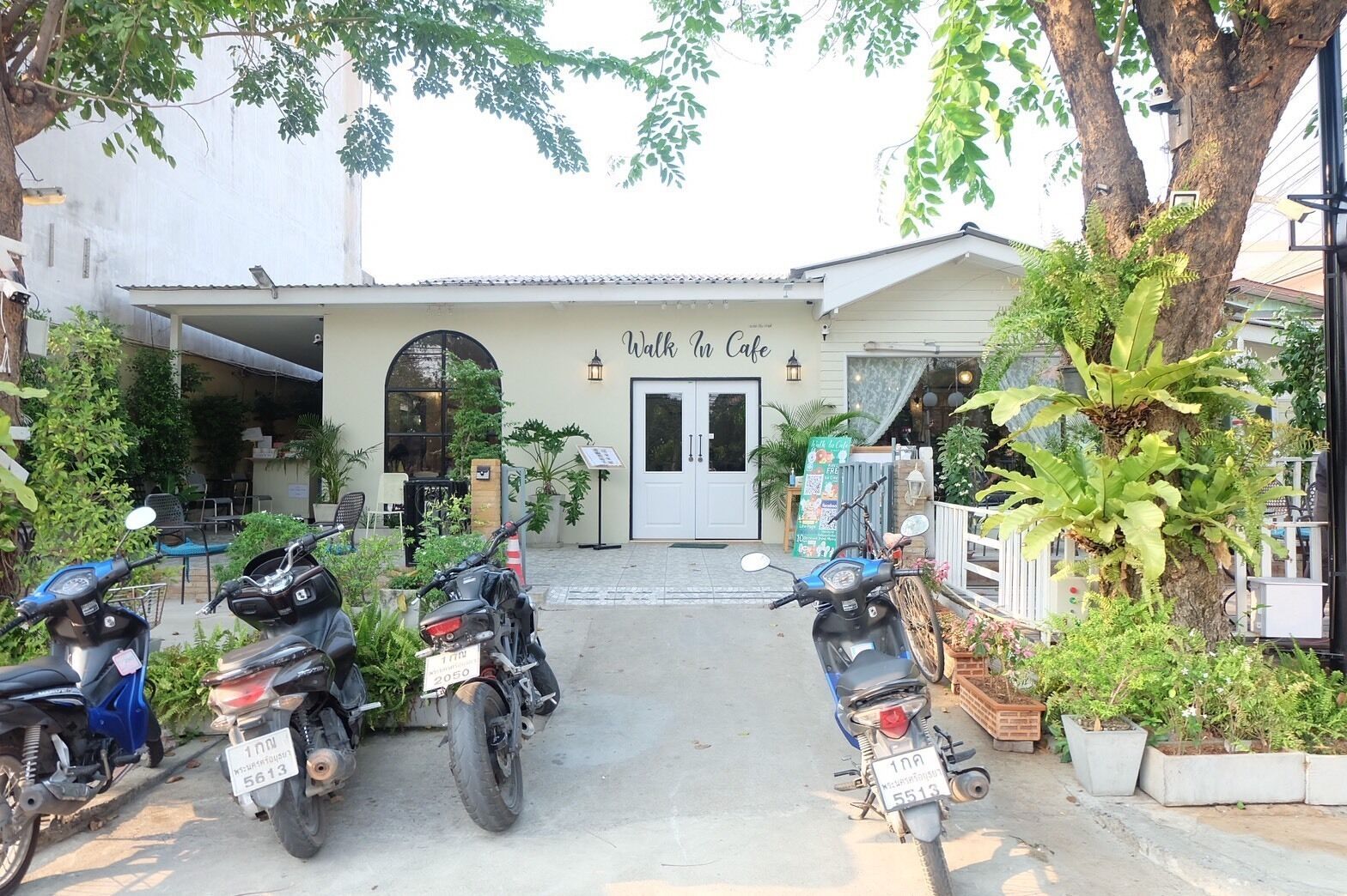 Daily English breakfast for a fee