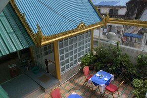 供應早餐、午餐和晚餐，緬甸料理