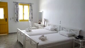 Apartment | In-room safe, blackout drapes, soundproofing, iron/ironing board - Viva Mare Hotel (Pylos-Nestoras)