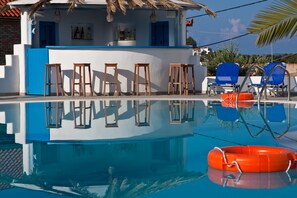 Poolside bar - Viva Mare Hotel (Pylos-Nestoras)