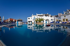 Outdoor pool - Viva Mare Hotel (Pylos-Nestoras)