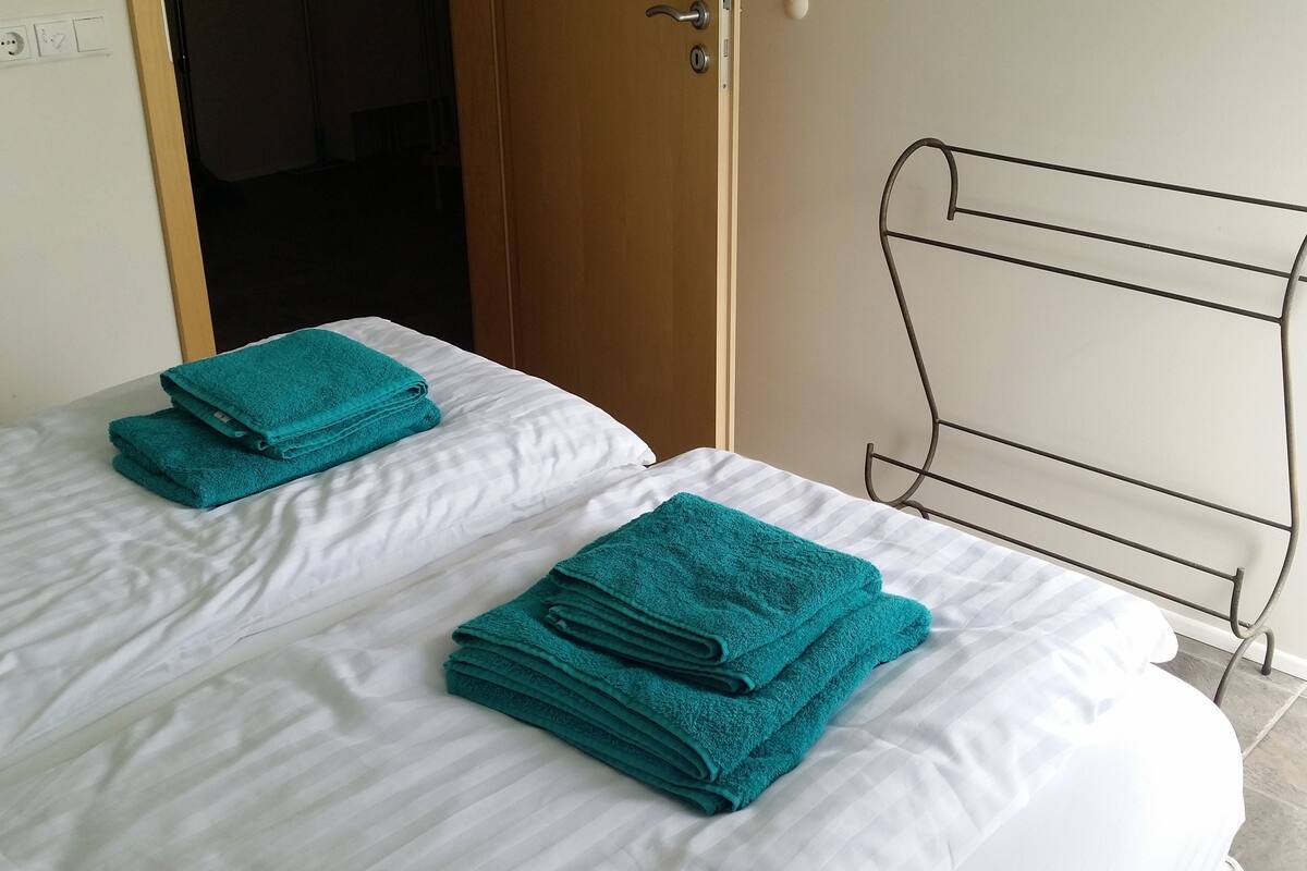 Premium bedding, free WiFi