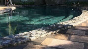 2 outdoor pools