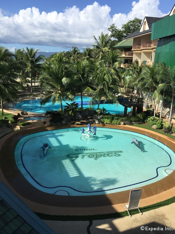 2 piscines extérieures