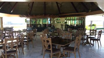 Free daily cooked-to-order breakfast