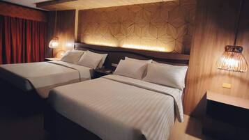 Deluxe Horizon Suite | Caja de seguridad en la habitación, escritorio y ropa de cama