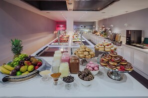 Päivittäinen buffetaamiainen maksusta