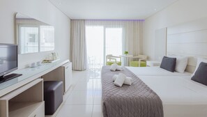 In-room safe, soundproofing, free WiFi, bed sheets - Tasia Maris Oasis (Ayia Napa)
