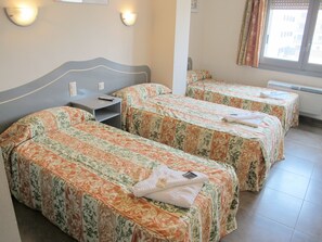 三人房 | 遮光窗帘、免费婴儿床