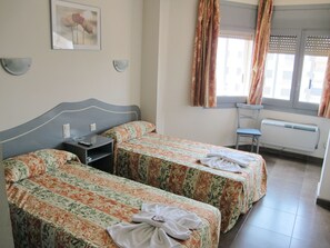 双人房 | 遮光窗帘、免费婴儿床