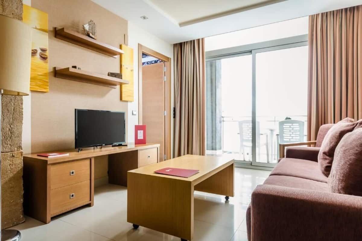 Living area | Flat-screen TV