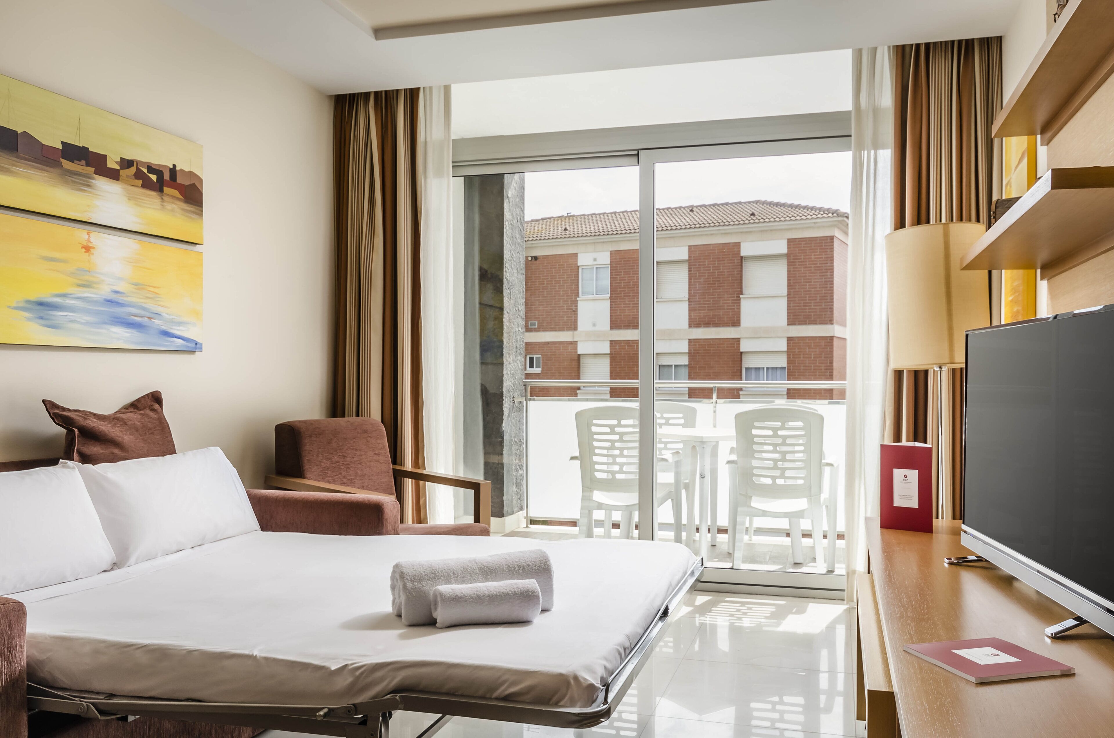 minibar, in-room safe, blackout curtains, soundproofing