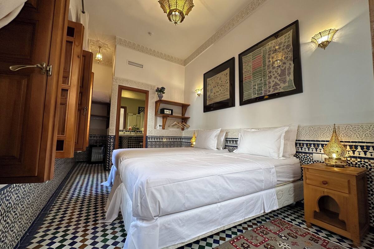 Superior-Doppel- oder -Zweibettzimmer, Blick auf den Innenhof | 1 Schlafzimmer, italienische Bettbezüge von Frette