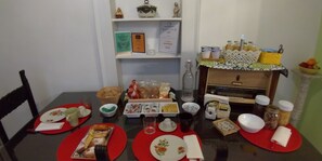 包含每日自助早餐