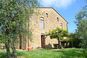 Elite Condo (Melpo) | Garden