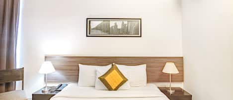 Deluxe Room | Egyptian cotton sheets, premium bedding, memory foam beds, minibar