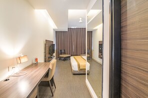 Deluxe Room | Egyptian cotton sheets, premium bedding, memory foam beds, minibar - Royal Residence (Gurugram)