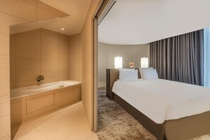 Suite | Minibar, Zimmersafe, individuell eingerichtet, Schreibtisch