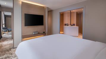 Minibar, in-room safe, individually furnished, desk