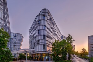 Exterior - Radisson Blu CDG Airport Terminal Hotel, Paris (Tremblay-en-France)