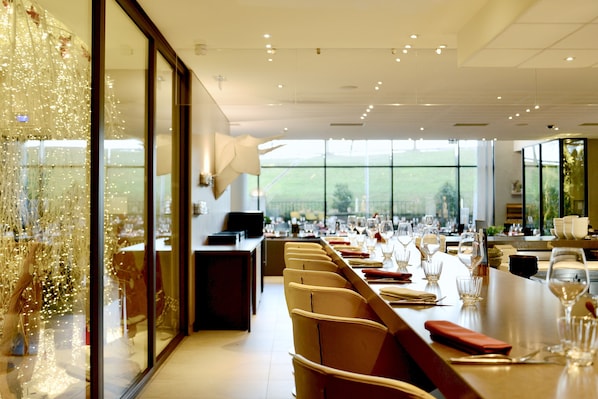 Lunch and dinner served, French cuisine - Radisson Blu CDG Airport Terminal Hotel, Paris (Tremblay-en-France)