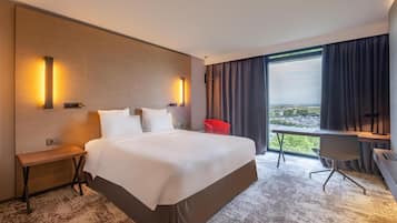 Premium Room | Minibar, in-room safe, desk, laptop workspace