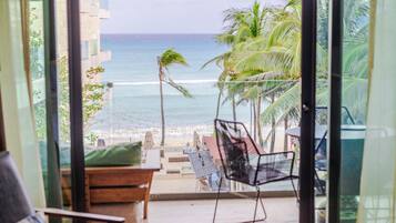 Quarto, 2 camas Queen, vista parcial para o oceano (Beach House) | Terraço/pátio